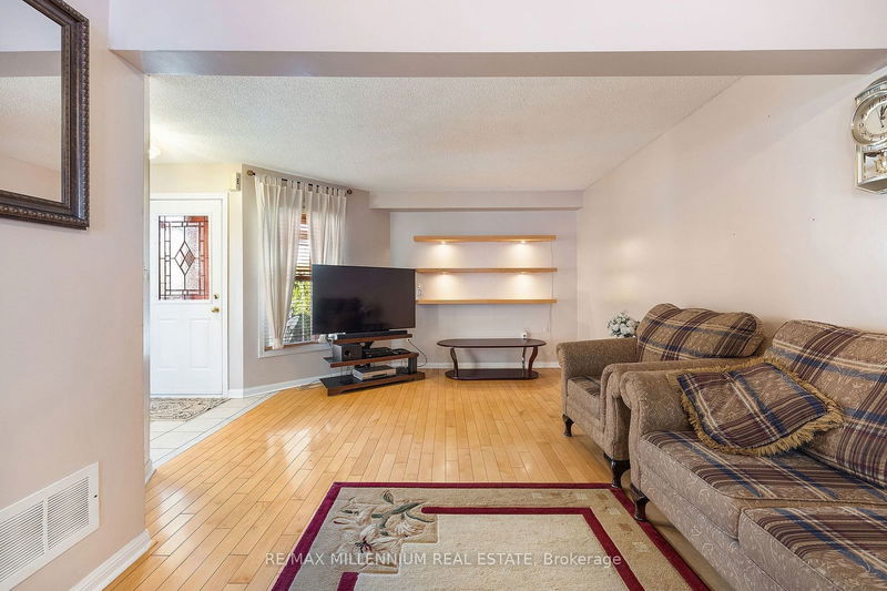 12 Mount Fuji Cres  Brampton, L6R 2L3 | Image 8