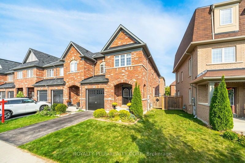 168 Sussexvale Dr  Brampton, L6R 3R1 | Image 2