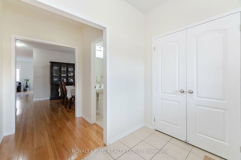 168 Sussexvale Dr  Brampton, L6R 3R1 | Image 5