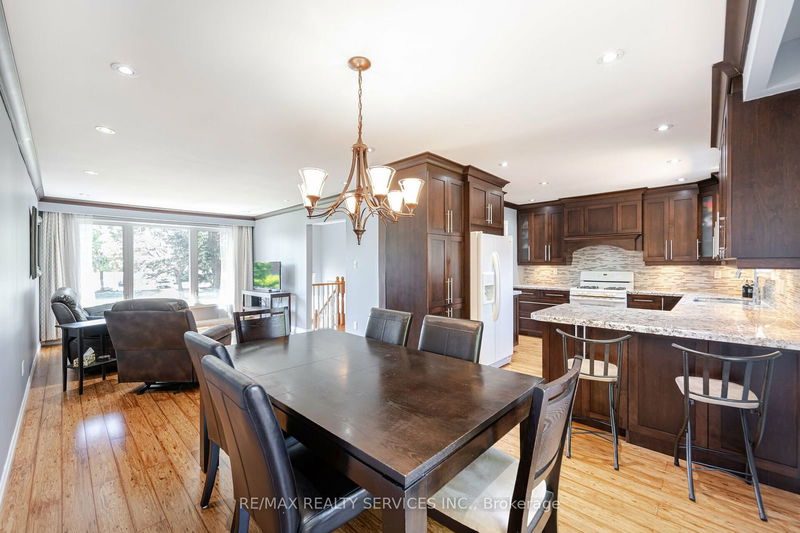 195 Elmwood Rd  Oakville, L6K 2A9 | Image 10