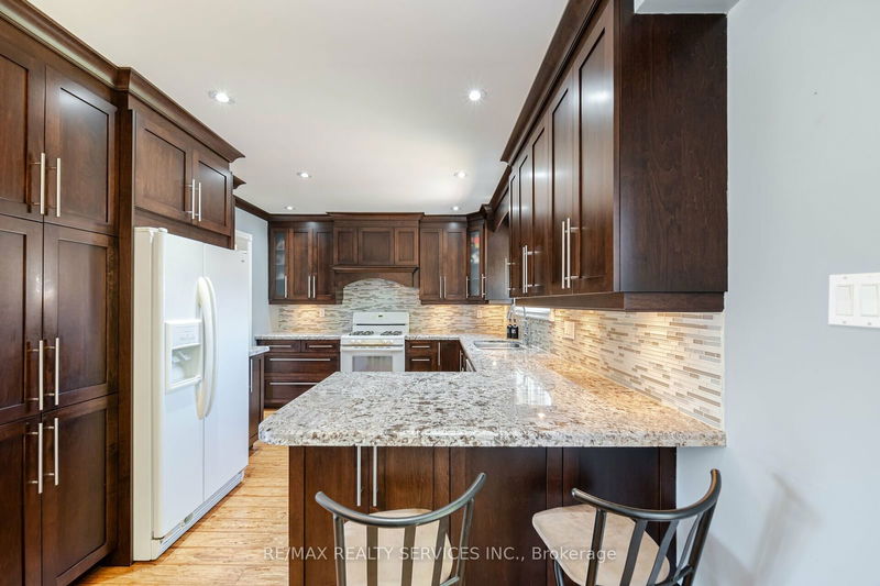 195 Elmwood Rd  Oakville, L6K 2A9 | Image 11