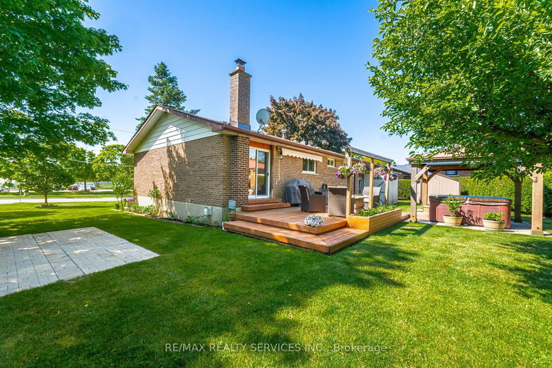 195 Elmwood Rd  Oakville, L6K 2A9 | Image 34