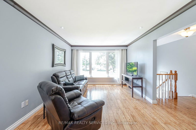 195 Elmwood Rd  Oakville, L6K 2A9 | Image 5