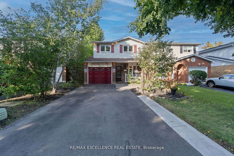 7 Lady Stewart Blvd  Brampton, L6S 3Y2 | Image 2