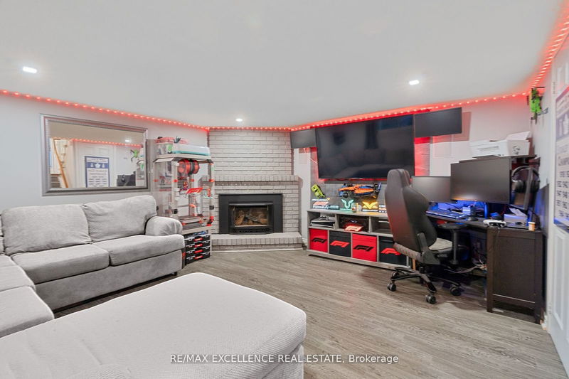 7 Lady Stewart Blvd  Brampton, L6S 3Y2 | Image 30