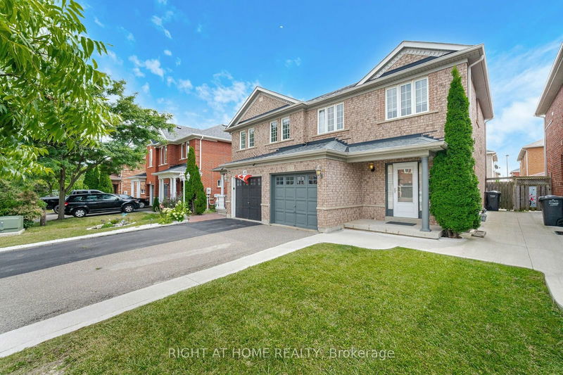 30 Mistdale Cres  Brampton, L7A 1S1 | Image 2