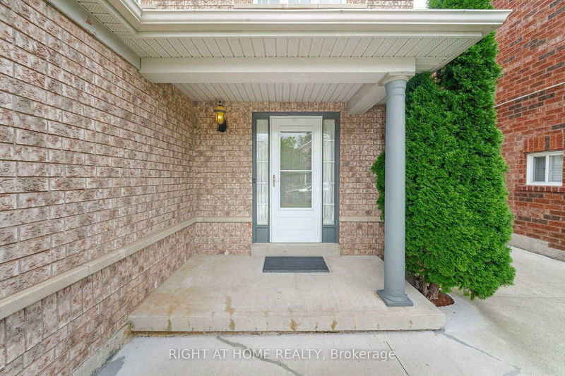 30 Mistdale Cres  Brampton, L7A 1S1 | Image 3