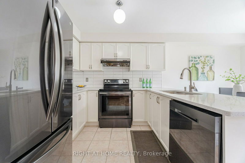 30 Mistdale Cres  Brampton, L7A 1S1 | Image 8