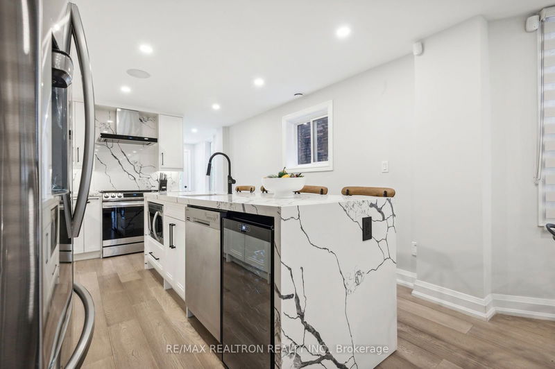 101 Ashburnham Rd  Toronto, M6H 2K6 | Image 12