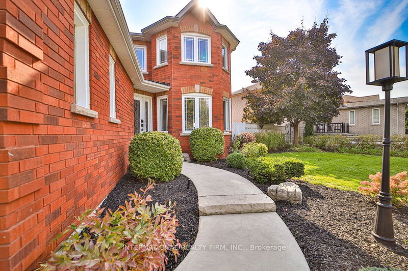 4 Cornerstone Crt  Caledon, L7E 1T4 | Image 2