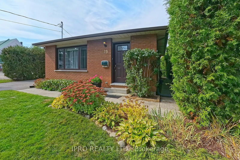 19 Chapel St  Halton Hills, L7G 4Z5 | Image 2