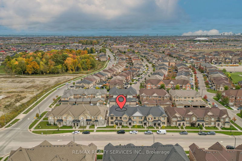 249 Inspire Blvd  Brampton, L6R 3Z3 | Image 2