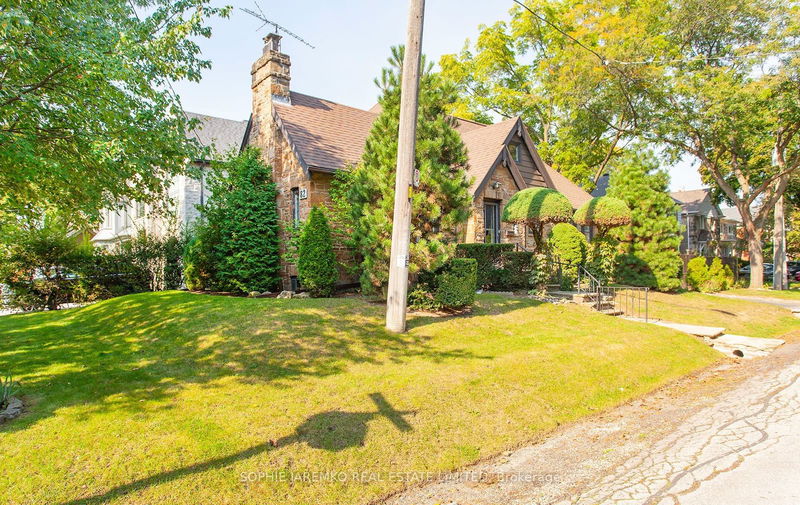 82 Cliveden Ave  Toronto, M8Z 3N1 | Image 4