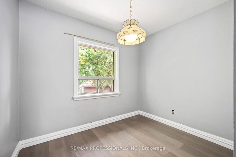 34 Dixon Rd  Toronto, M9P 2L3 | Image 16