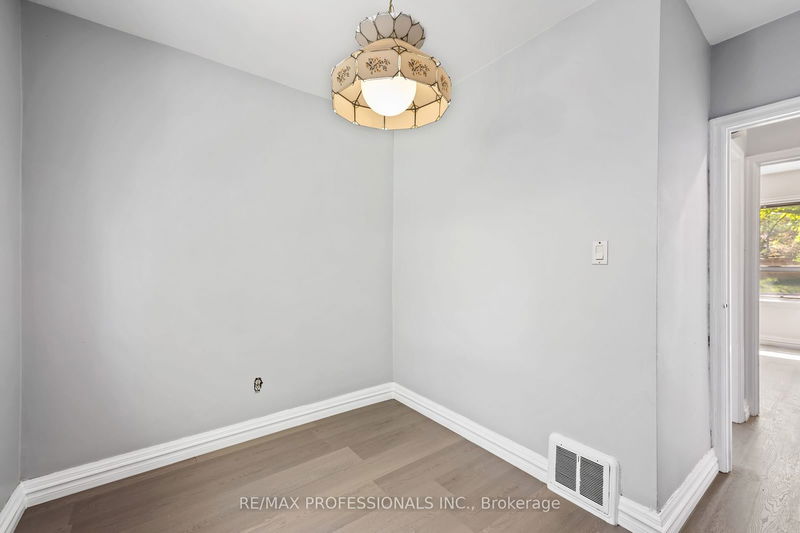 34 Dixon Rd  Toronto, M9P 2L3 | Image 17