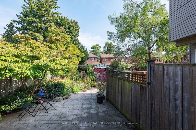 445 Willard Ave  Toronto, M6S 3R7 | Image 32