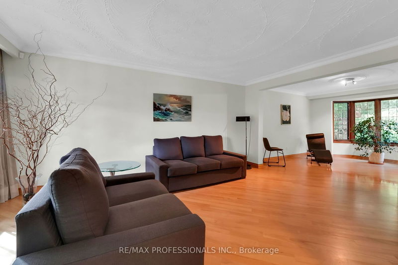 33 Bonnyview Dr  Toronto, M8Y 3G7 | Image 4