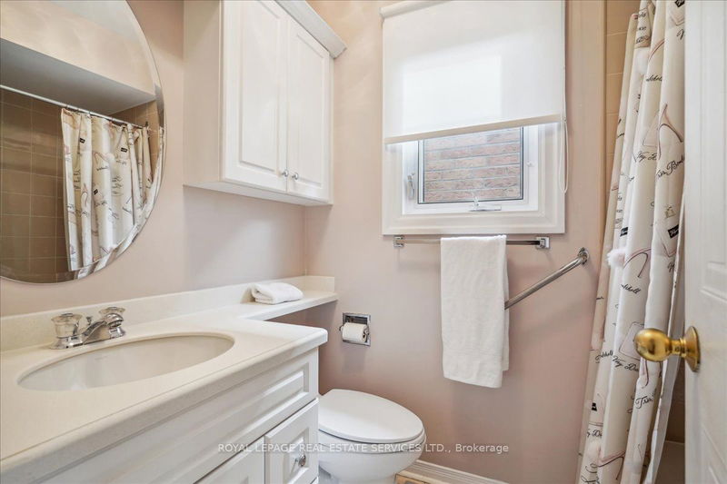 1278 Valerie Cres  Oakville, L6J 7E6 | Image 12