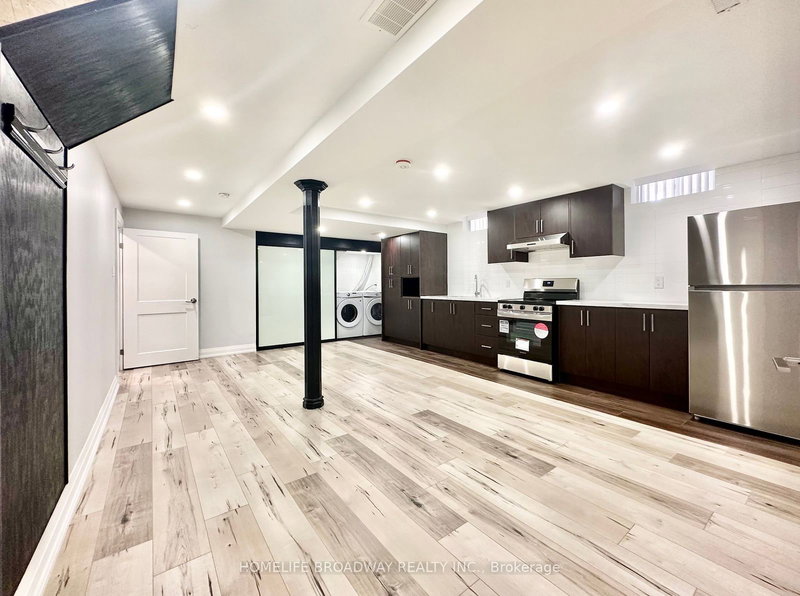 BSMT - 941 Blyleven Blvd, Mississauga, L5V 2G5 | Image 2