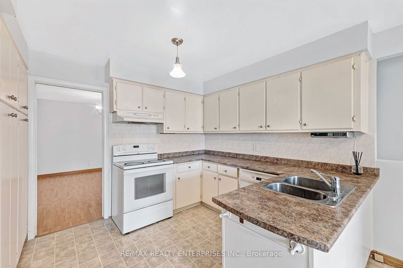 1265 Lakebreeze Dr  Mississauga, L5G 3W7 | Image 15