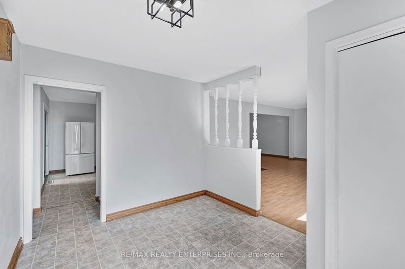 1265 Lakebreeze Dr  Mississauga, L5G 3W7 | Image 9