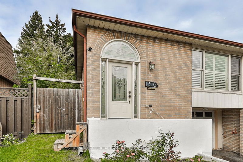 1316 Playford Rd  Mississauga, L5J 3V7 | Image 2