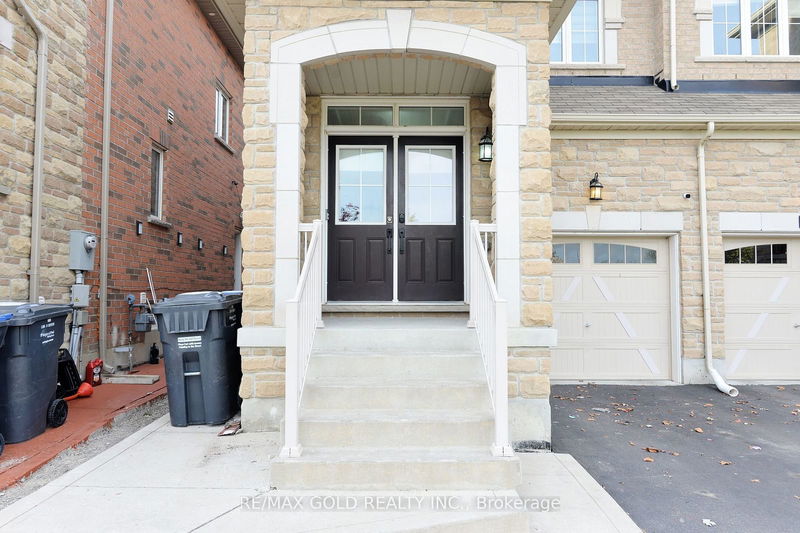 33 Baffin Cres  Brampton, L7A 4K9 | Image 2