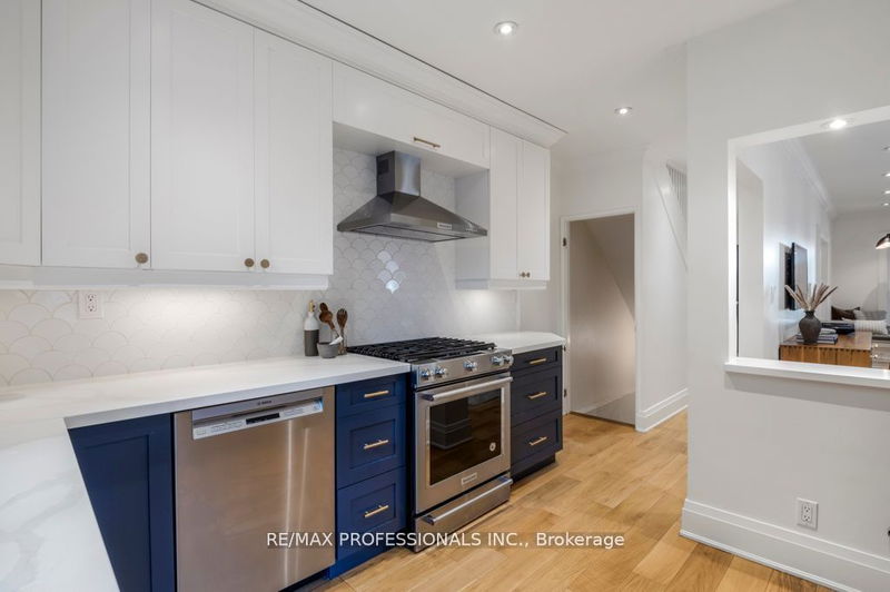 476 Runnymede Rd  Toronto, M6S 2Z3 | Image 17