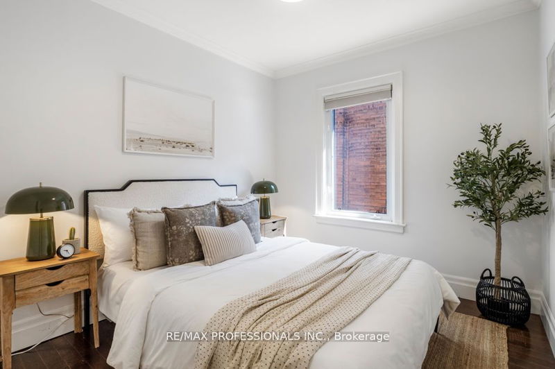 476 Runnymede Rd  Toronto, M6S 2Z3 | Image 22