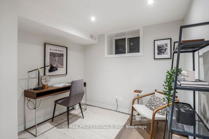 476 Runnymede Rd  Toronto, M6S 2Z3 | Image 27