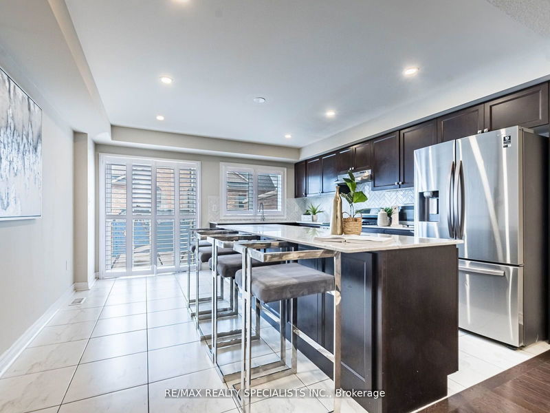 29 Finegan Circ  Brampton, L7A 4Z7 | Image 11