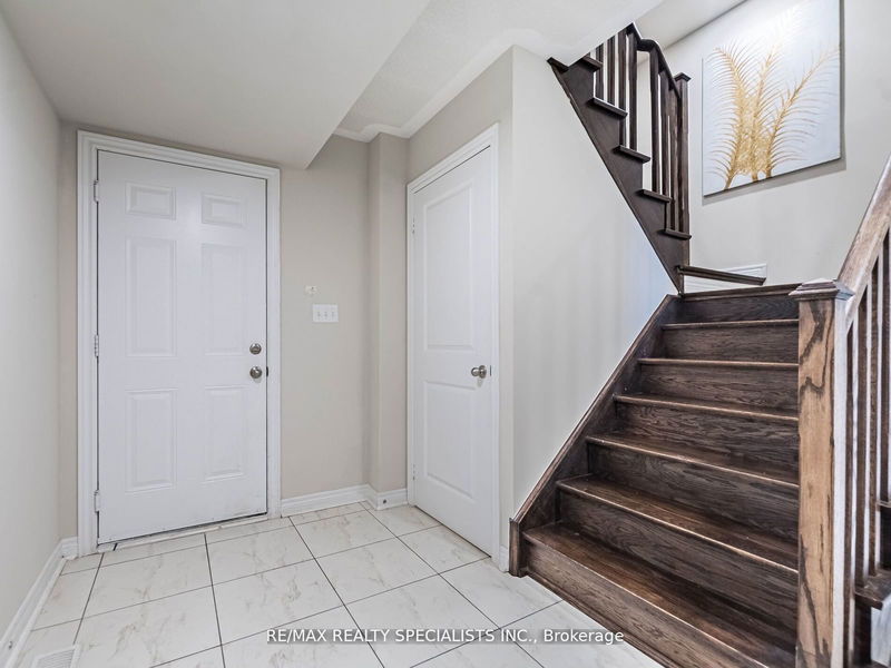 29 Finegan Circ  Brampton, L7A 4Z7 | Image 2