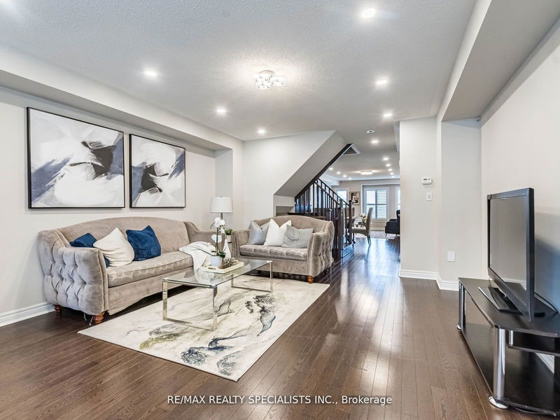 29 Finegan Circ  Brampton, L7A 4Z7 | Image 3