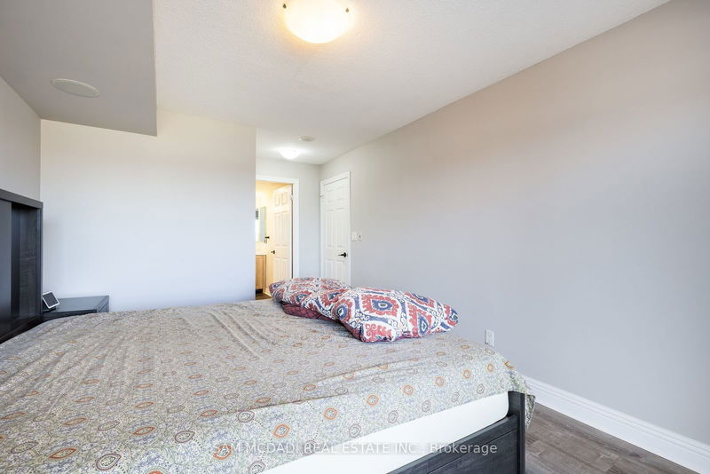  2434 - 3888 Duke Of York Blvd  Mississauga, L5B 4P5 | Image 22