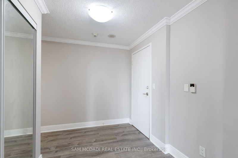  2434 - 3888 Duke Of York Blvd  Mississauga, L5B 4P5 | Image 3