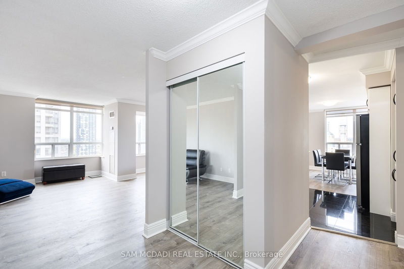  2434 - 3888 Duke Of York Blvd  Mississauga, L5B 4P5 | Image 4