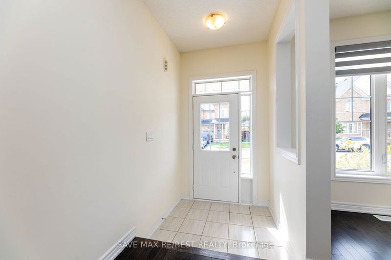 88 Truro Circ  Brampton, L7A 0C4 | Image 3