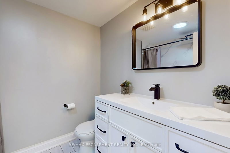 1242 Consort Cres  Burlington, L7M 1J7 | Image 25