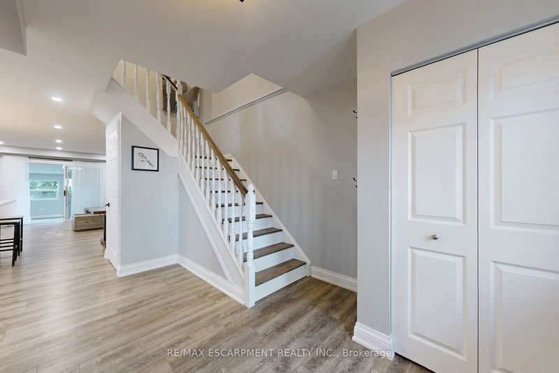 1242 Consort Cres  Burlington, L7M 1J7 | Image 5