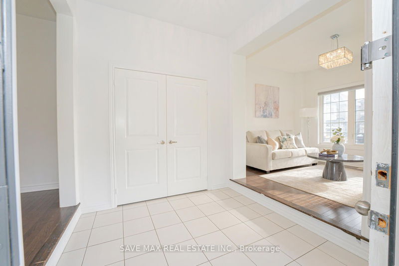 39 Agava St  Brampton, L7A 4S5 | Image 3