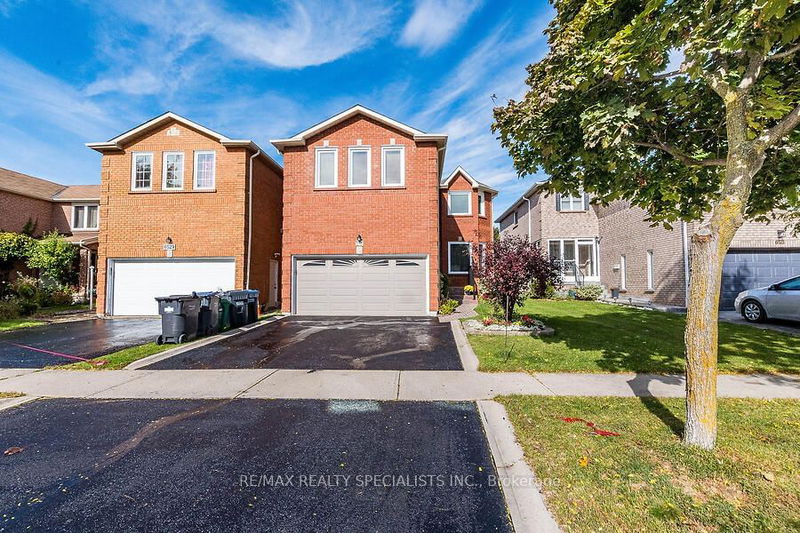 6525 WARBLER Lane  Mississauga, L5N 6E1 | Image 1