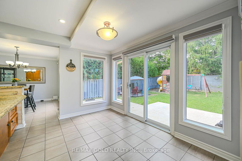 36 Barr Cres  Brampton, L6Z 3C2 | Image 12