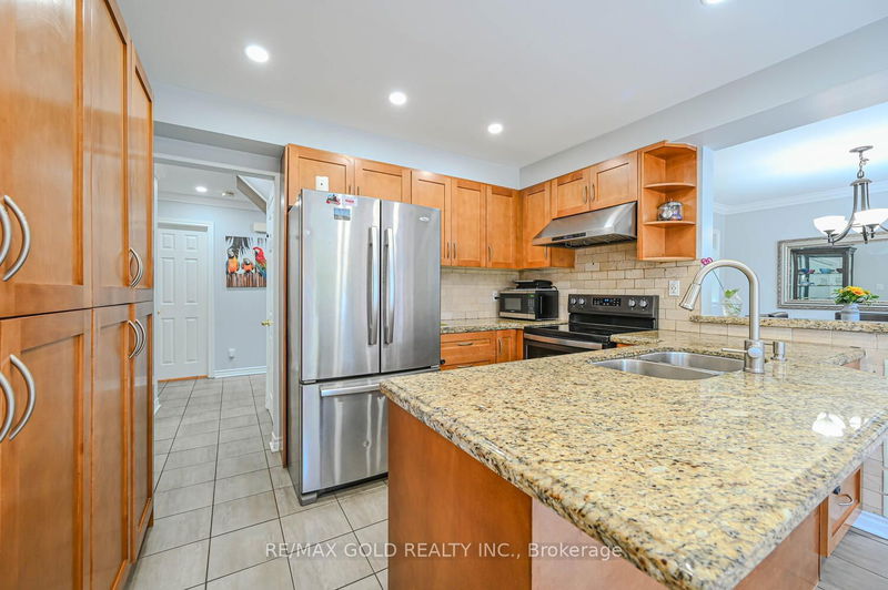 36 Barr Cres  Brampton, L6Z 3C2 | Image 9