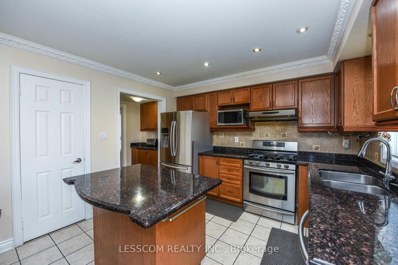 30 Fairhill Ave  Brampton, L7A 2E7 | Image 11