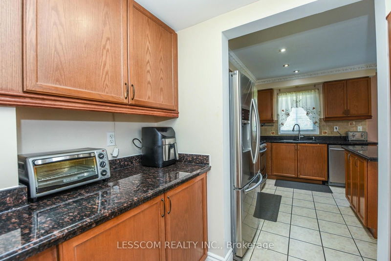 30 Fairhill Ave  Brampton, L7A 2E7 | Image 12