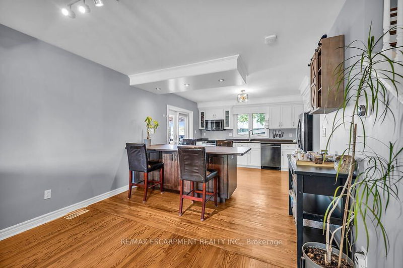 2439 Barclay Rd  Burlington, L7R 2B7 | Image 2