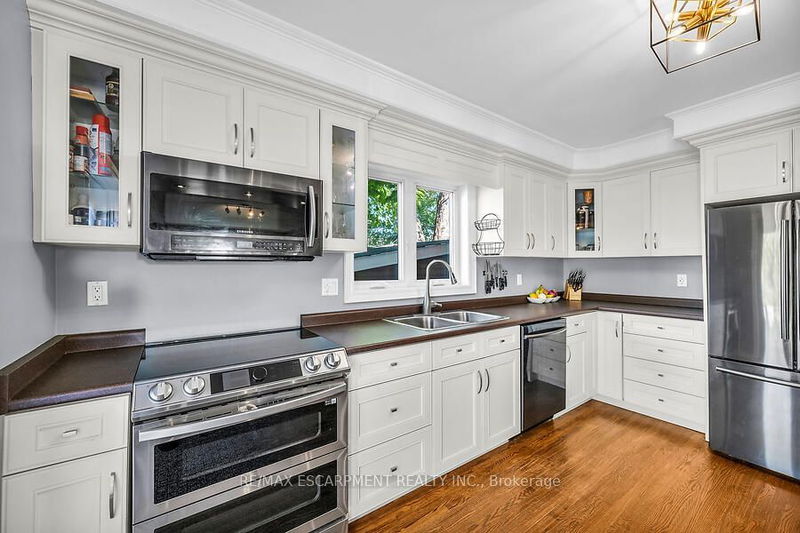 2439 Barclay Rd  Burlington, L7R 2B7 | Image 5