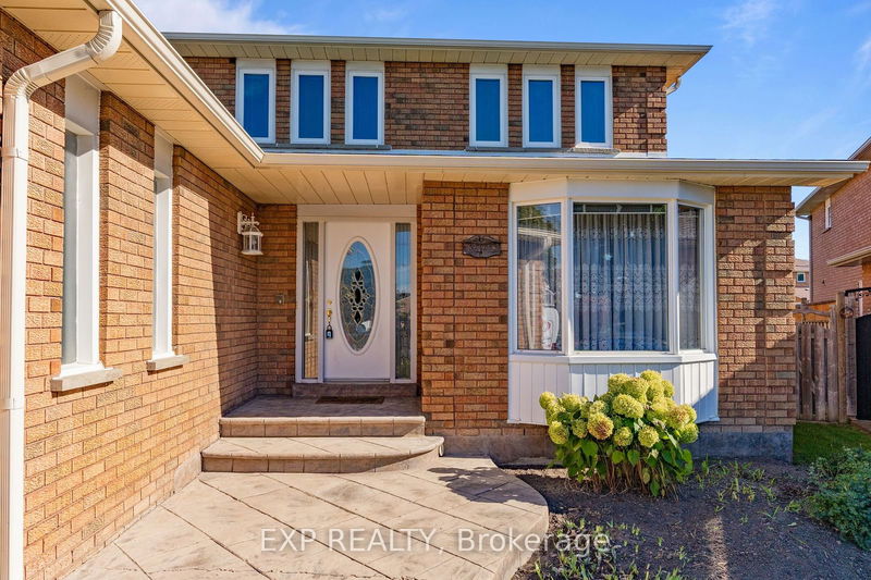 936 Summerbreeze Crt  Mississauga, L5V 1C9 | Image 3