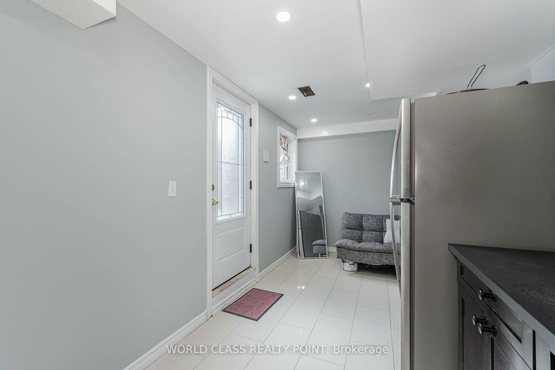 34 Davenfield Circ  Brampton, L6P 4M2 | Image 25