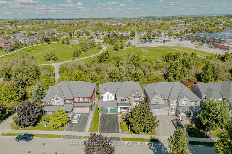 34 Maldives Cres  Brampton, L6P 1L5 | Image 1